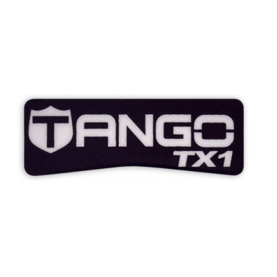 Svart namnskylt till Tango TX1